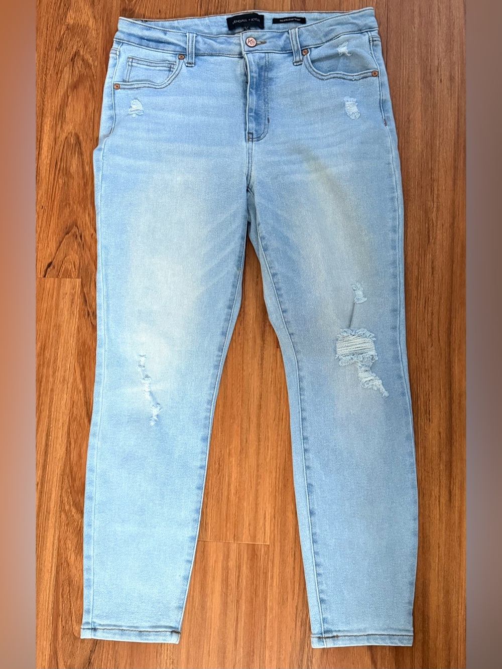 Kendall + Kylie LightWash Distressed Woman’s 11/30 The Ultra‎ Babe Skinny Denim
